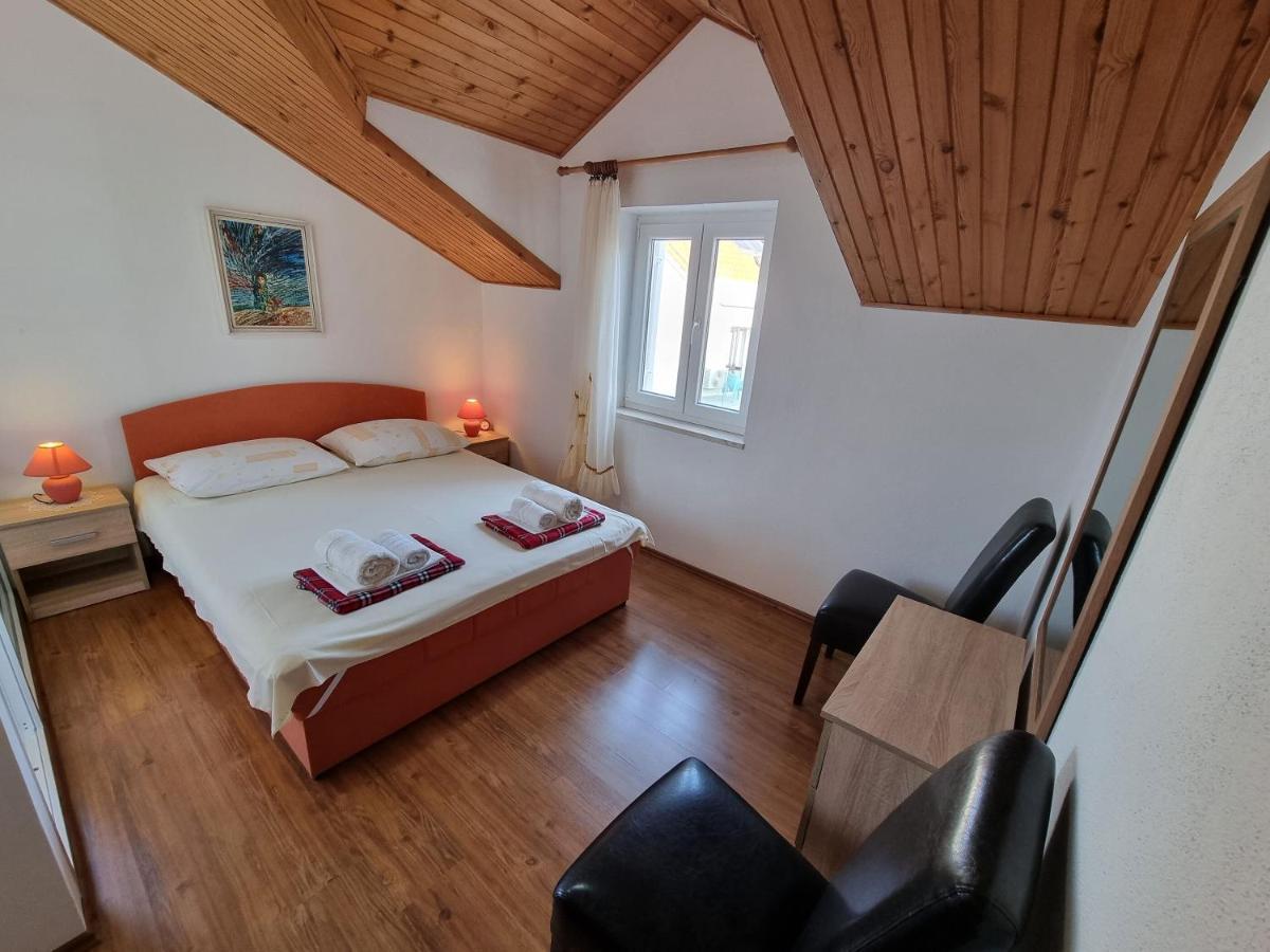 פוסטיר Apartments Banic מראה חיצוני תמונה